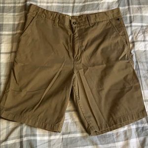 Men’s brown khaki shorts